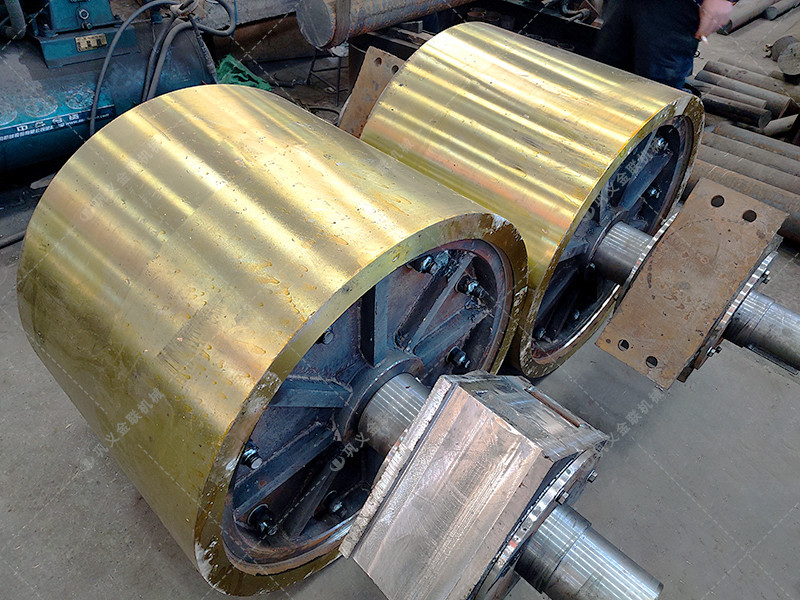 GS800X800對(duì)輥破碎機(jī)總成發(fā)往安徽阜陽(yáng)