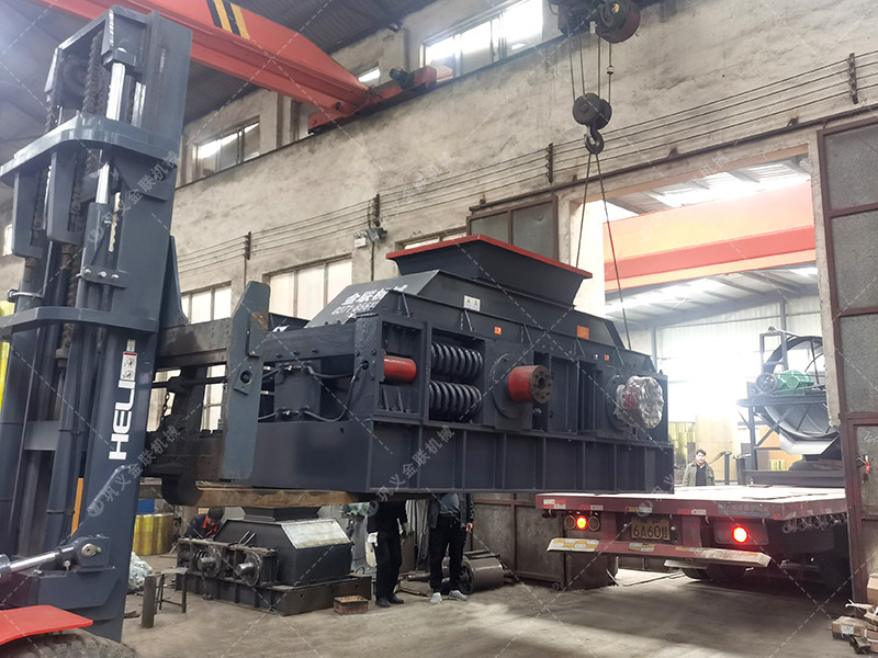 1500x1000超大型彈簧式對輥破碎機(jī)發(fā)往陜西