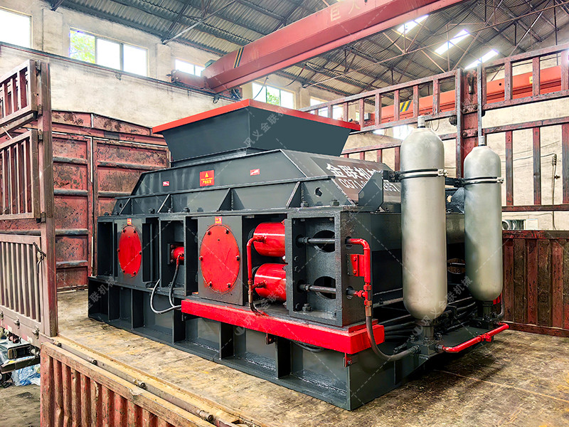 1200x800液壓直聯對輥破碎機發(fā)往河南