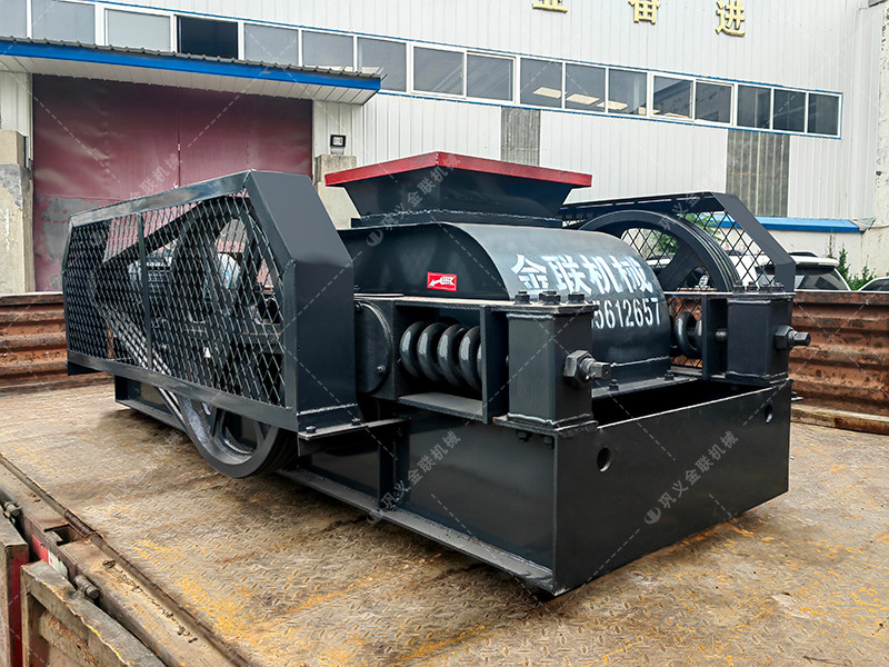 小型400x400對輥破碎機 破碎機生產(chǎn)線發(fā)往非洲馬達加斯加