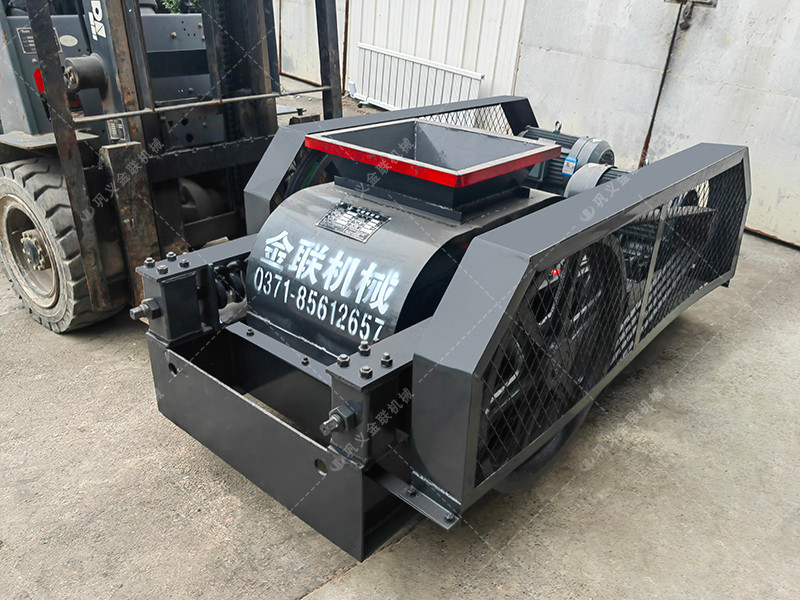 小型400x400對輥破碎機 破碎機生產(chǎn)線發(fā)往非洲馬達加斯加