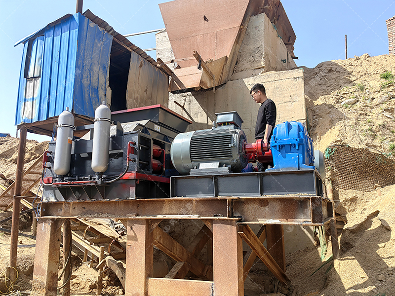 青石制砂難題多？對(duì)輥破碎機(jī)如何輕松應(yīng)對(duì)？