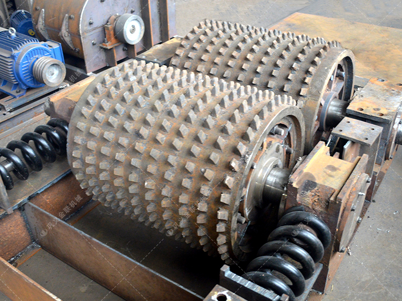 為何越來越多的礦山選擇雙齒輥而非顎式破碎機?這3點很關(guān)鍵! 為何越來越多的礦山選擇雙齒輥而非顎式破碎機?這3點很關(guān)鍵!